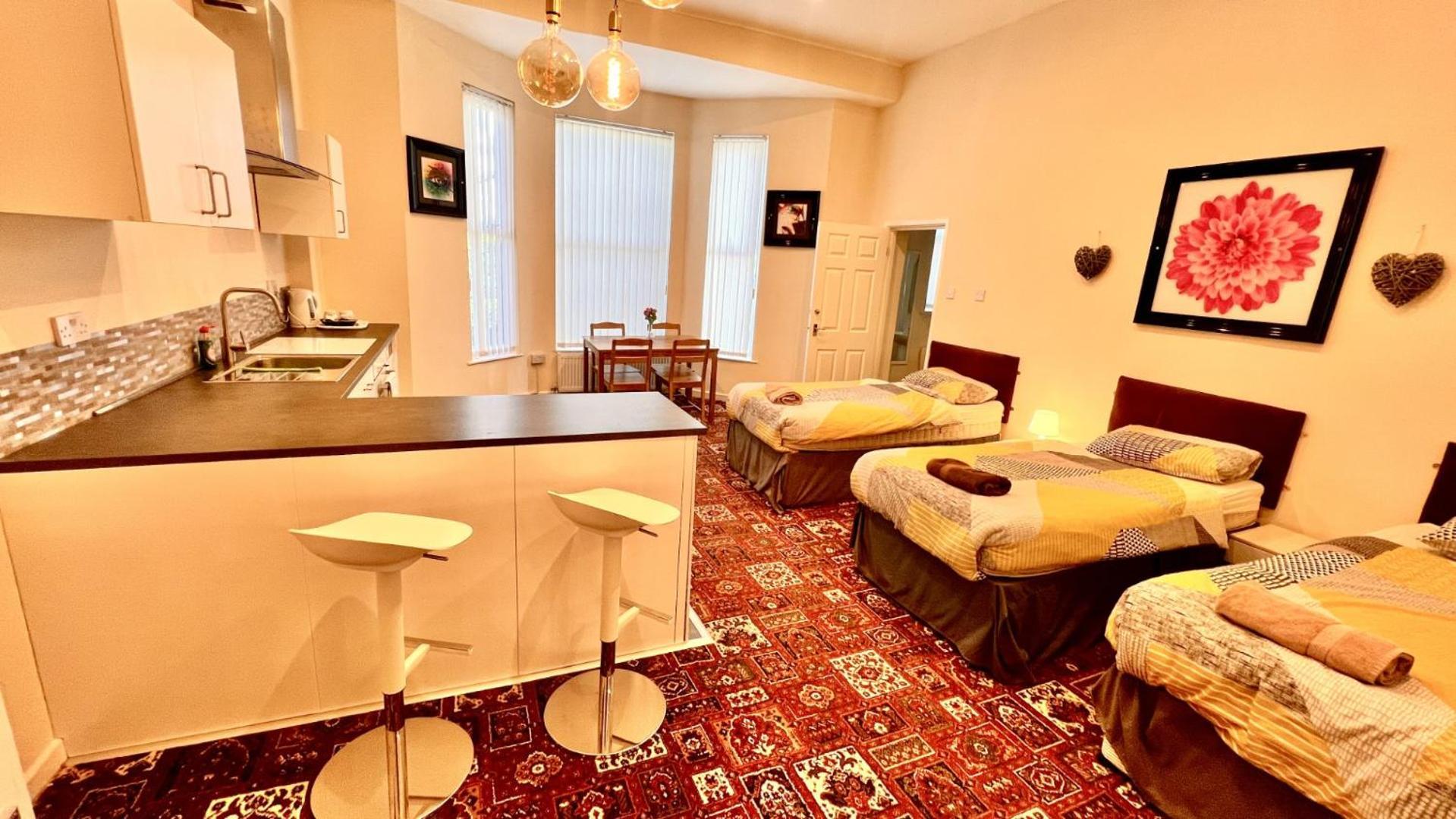 Castle Lodge Guest House 86-88 Sheil Rd L6 3Af Ливърпул Екстериор снимка